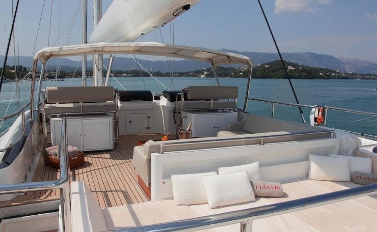 Life On Yacht CLAN VIII