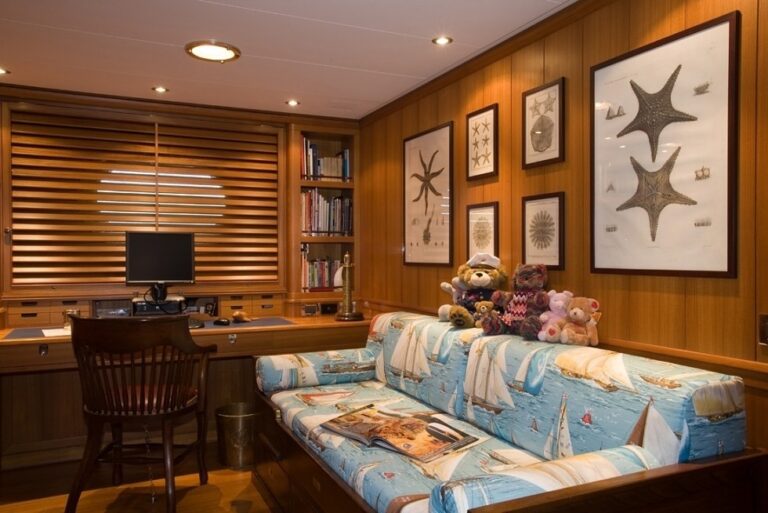 Study Aboard Yacht HERITAGE