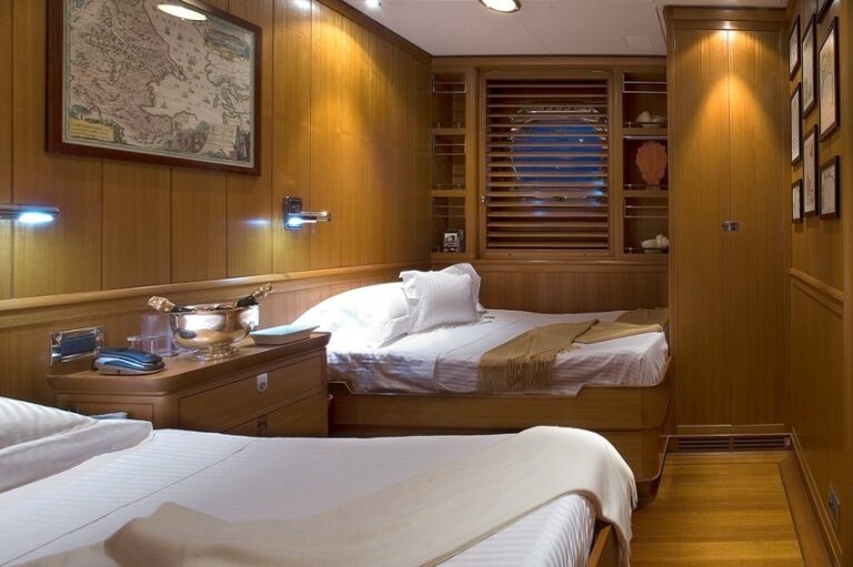 Twin Bed Cabin Aboard Yacht HERITAGE
