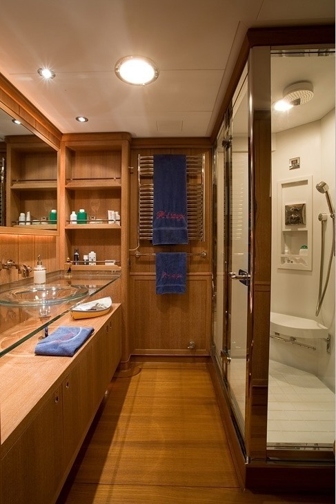 Personal Bath Aboard Yacht HERITAGE