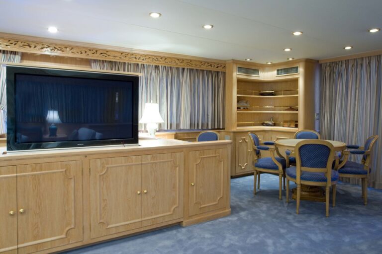 Premier Saloon On Yacht LADY ROSE