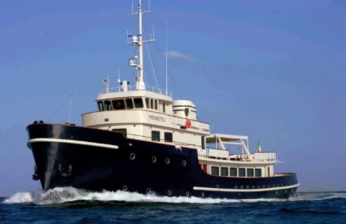 Cruising On Yacht PROMETEJ