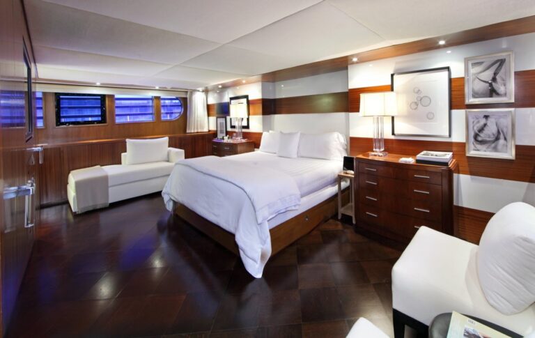 Main Master Cabin On Board Yacht TUGATSU