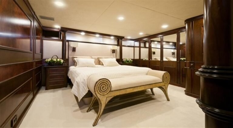 The 46m Yacht AGA 6