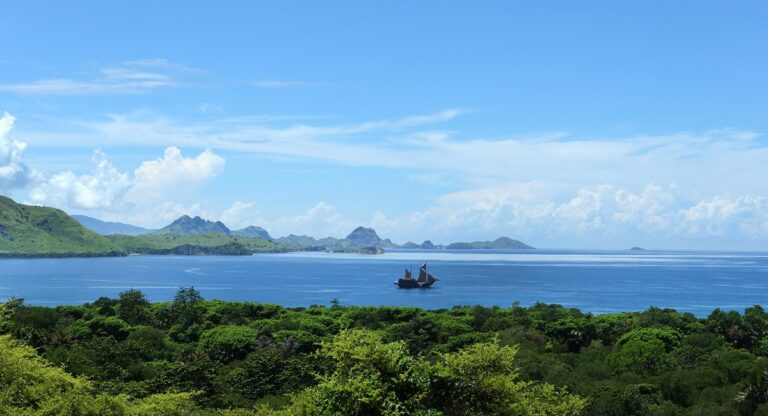 The 46m Yacht ALILA PURNAMA