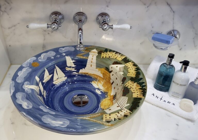Close Up: Yacht ANTARA's Bath Photograph