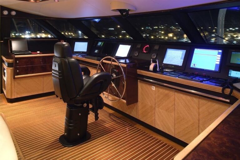 The 46m Yacht EIGHT