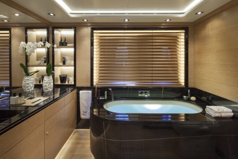The 46m Yacht EIGHT