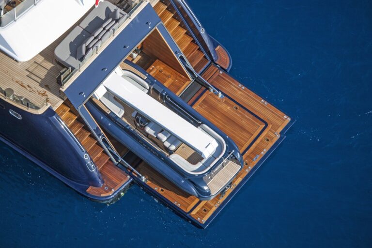 The 46m Yacht EIGHT