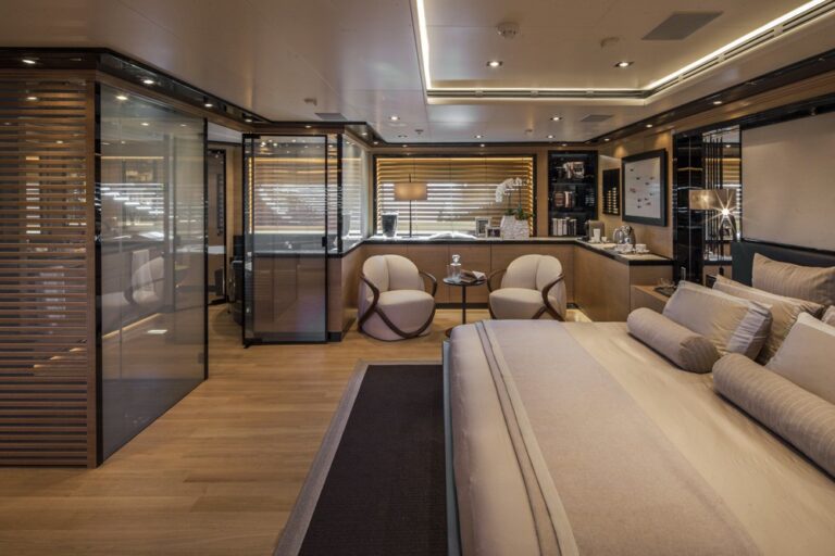 The 46m Yacht EIGHT