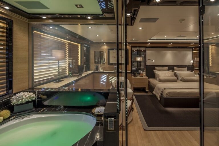 The 46m Yacht EIGHT