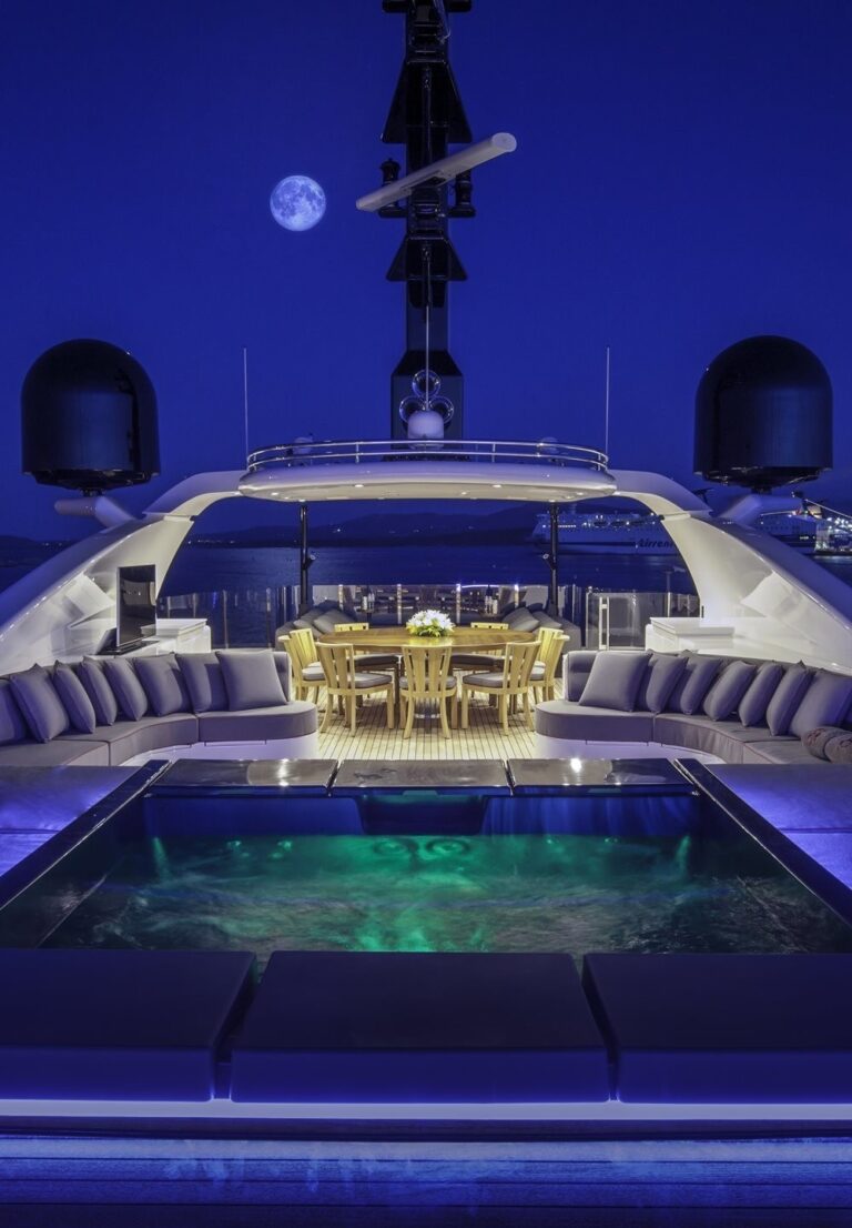 The 46m Yacht EIGHT