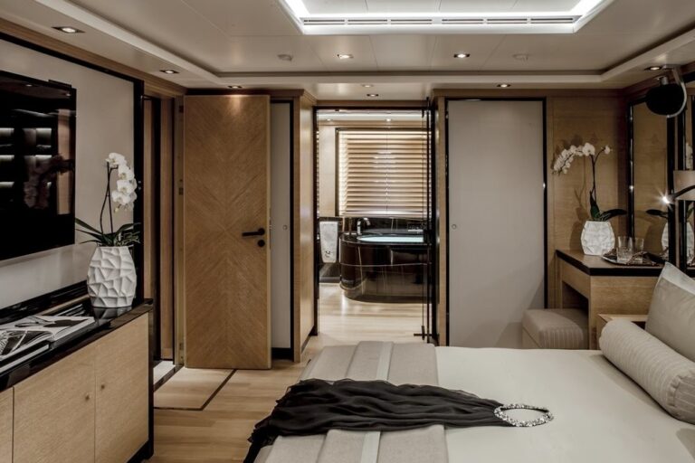 The 46m Yacht EIGHT