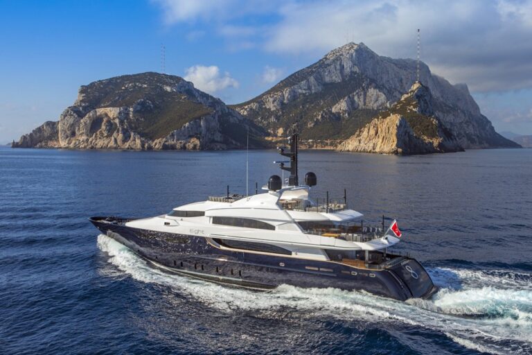 The 46m Yacht EIGHT
