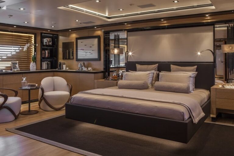 The 46m Yacht EIGHT