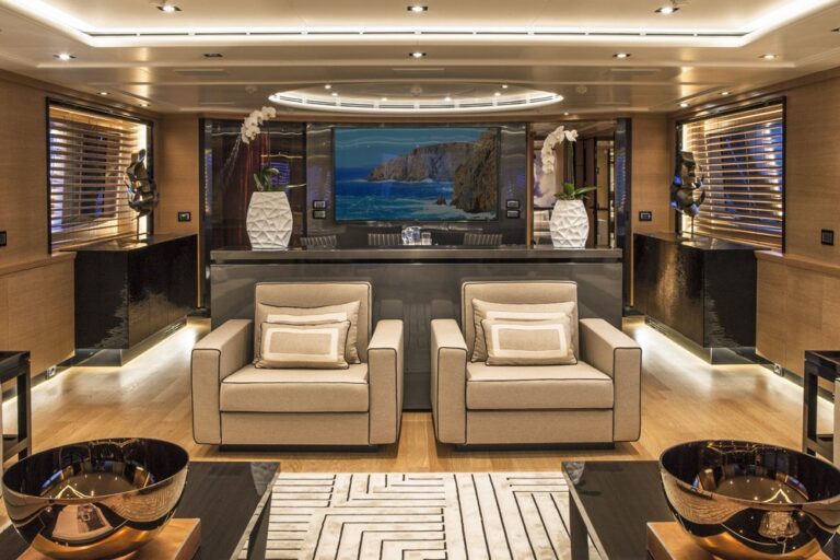 The 46m Yacht EIGHT