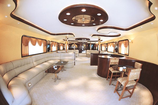 Premier Saloon On Board Yacht GOLDEN HEAD