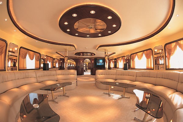 Profile: Yacht GOLDEN HEAD's Premier Saloon Image