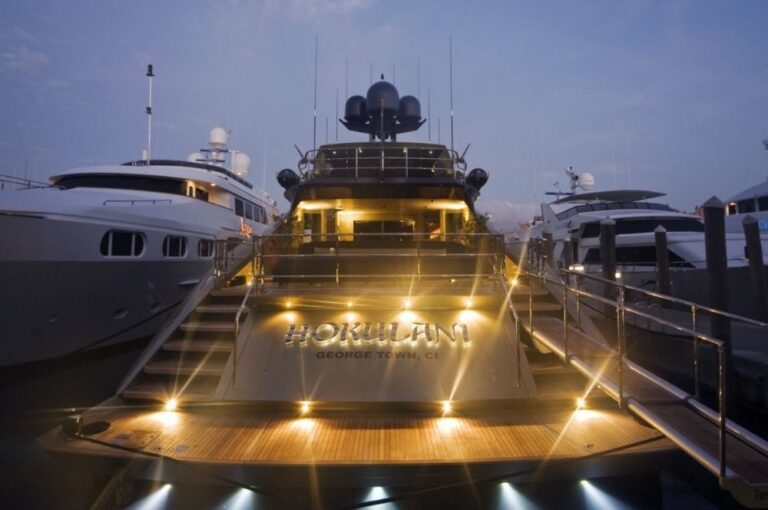 Evening: Yacht HOKULANI's Deck Image