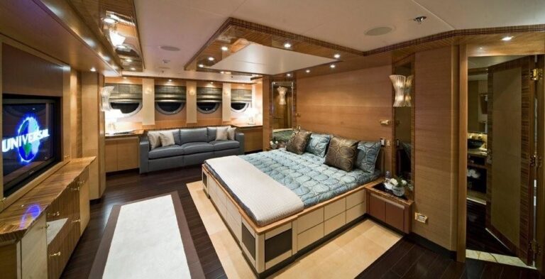 Main Master Cabin On Yacht HOKULANI