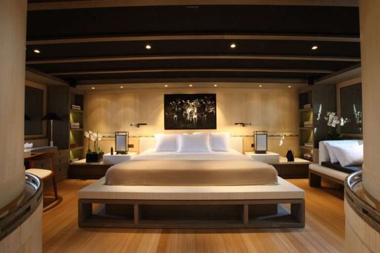 Profile: Yacht ROXANE's Main Master Cabin Image
