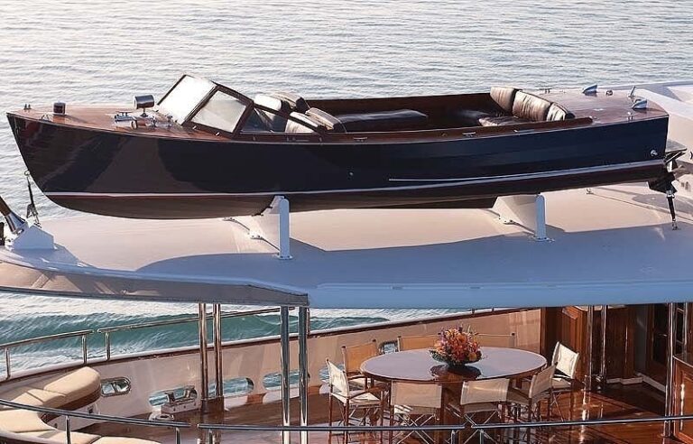 Fantail Profile Aspect Aboard Yacht SYCARA IV