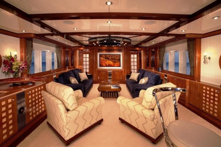 Profile: Yacht SYCARA IV's Saloon Photograph