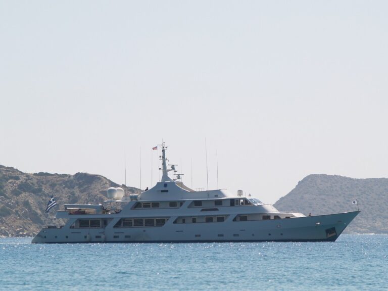 Premier Overview Aboard Yacht WHITE KNIGHT