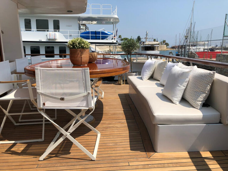Aft deck dining