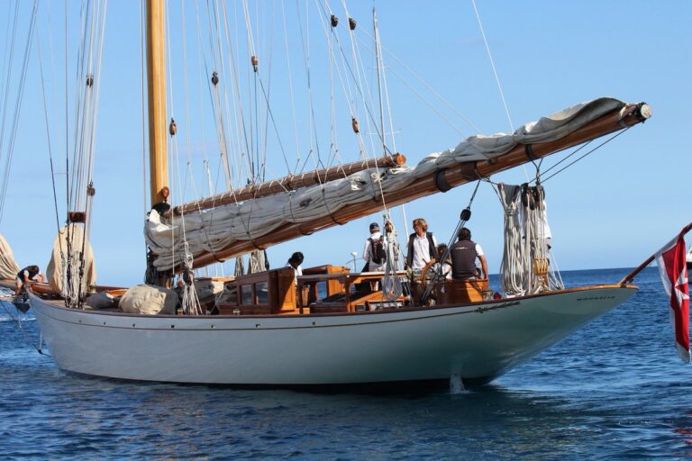 Charter yacht MOONBEAM IV
