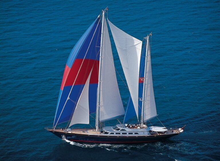 Cruising On Board Yacht ANDROMEDA LA DEA