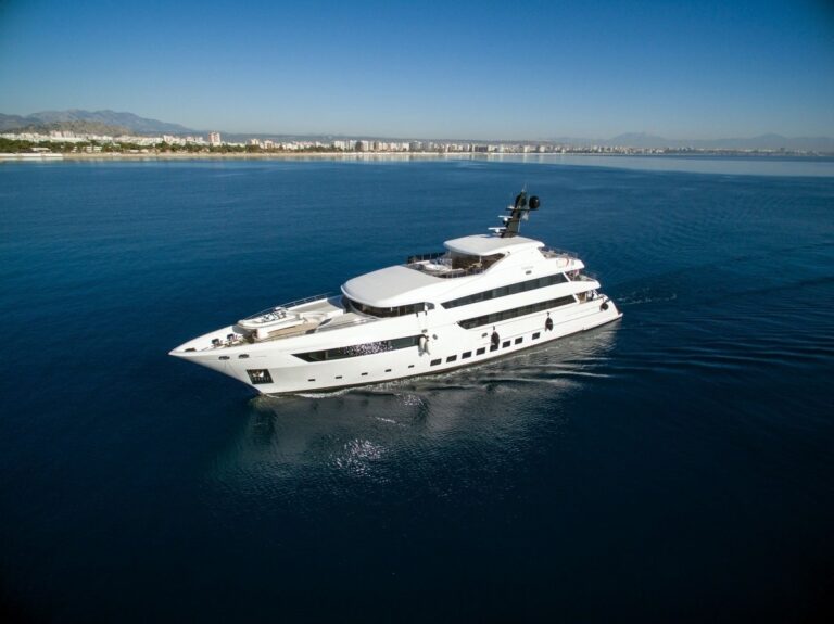 The 47m Yacht BEBE