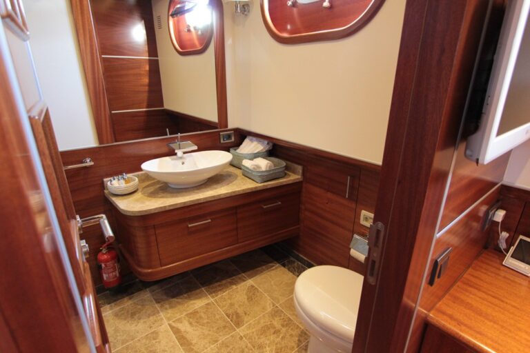The 47m Yacht CARPE DIEM V
