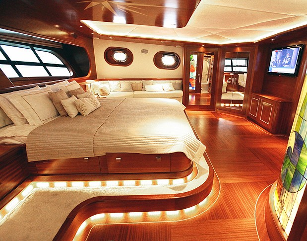 The 47m Yacht CARPE DIEM V