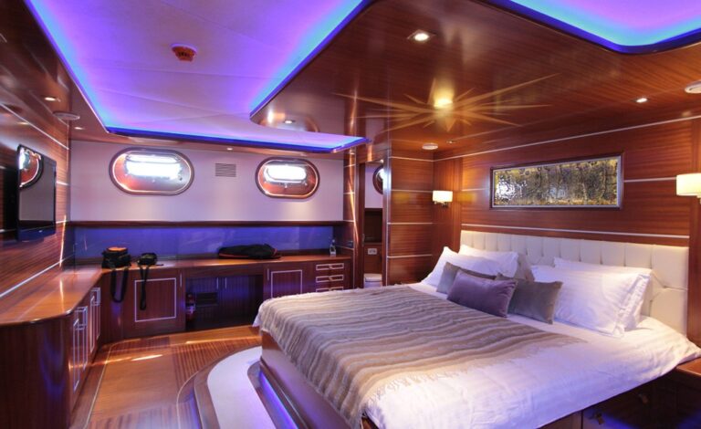 The 47m Yacht CARPE DIEM V