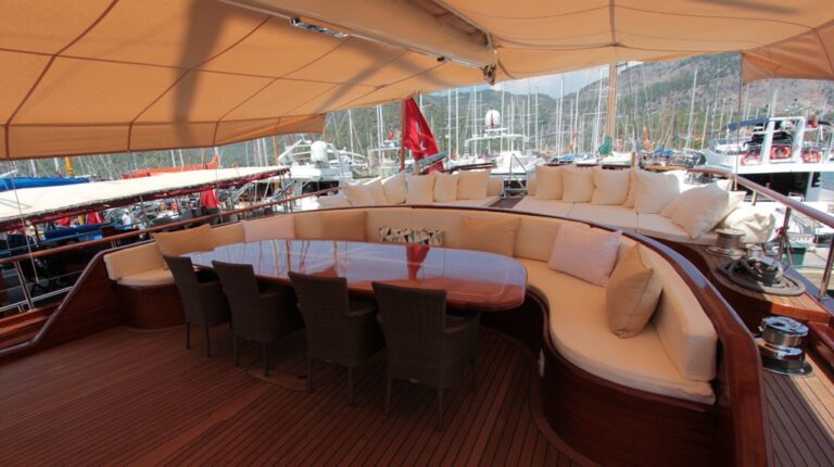 Life Aboard Yacht CARPE DIEM V