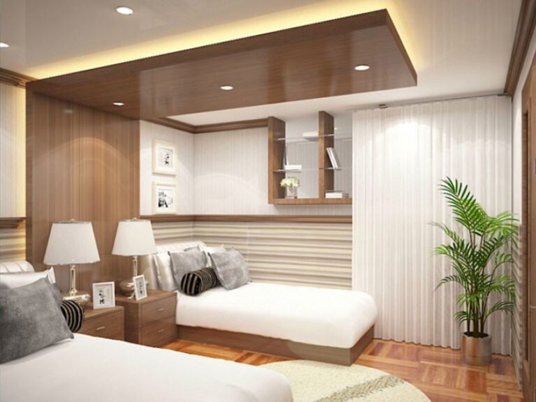 The 47m Yacht DESERT ROSE I