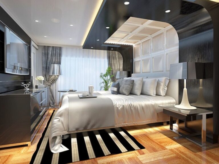 The 47m Yacht DESERT ROSE I
