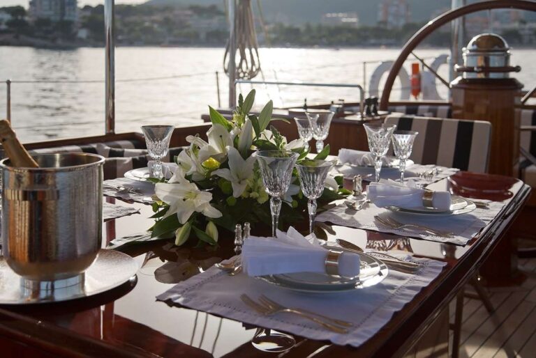 Al Fresco Eating/dining On Yacht GWEILO