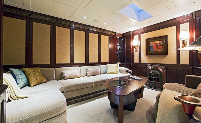 Premier Saloon On Yacht GWEILO