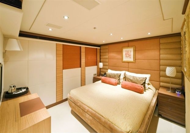 Guest's Cabin On Yacht LET IT BE