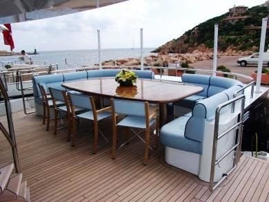 Life On Yacht LET IT BE