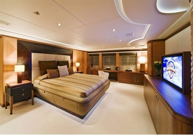 Neutralised Guest's Cabin On Yacht LET IT BE