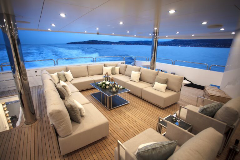 Life On Yacht PRINCESS AVK