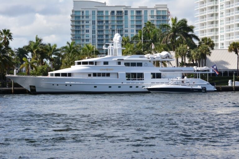 The 47m Yacht STARSHIP
