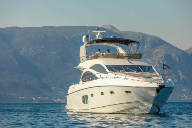 Motor yacht SHINE - Bow view