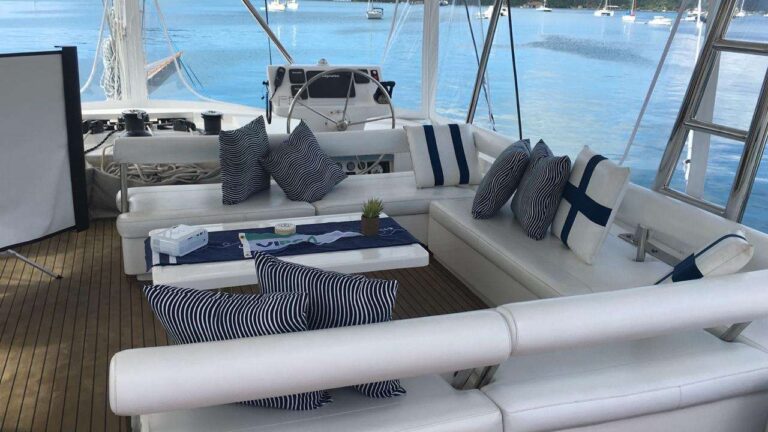 Seating on the flybridge
