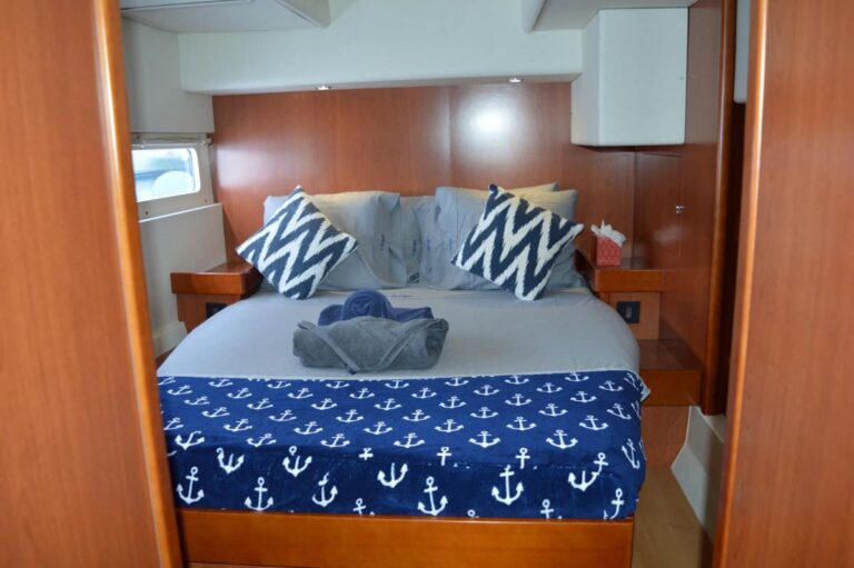 Lower deck double cabin