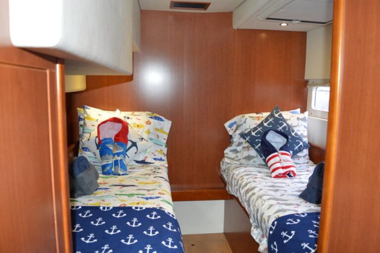 Twin cabin