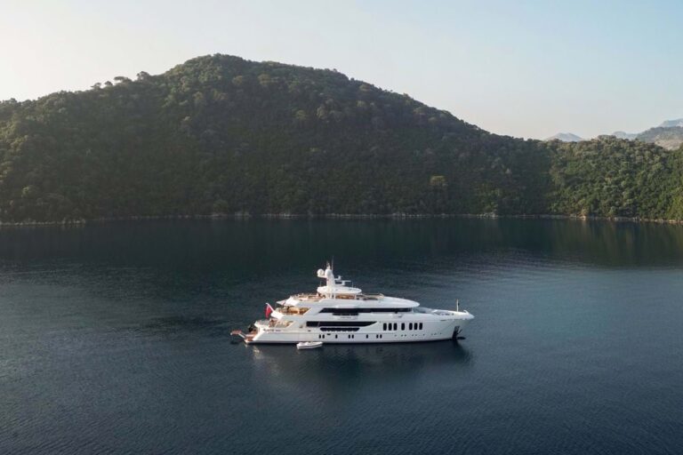 48M CMB LUXURY YACHT